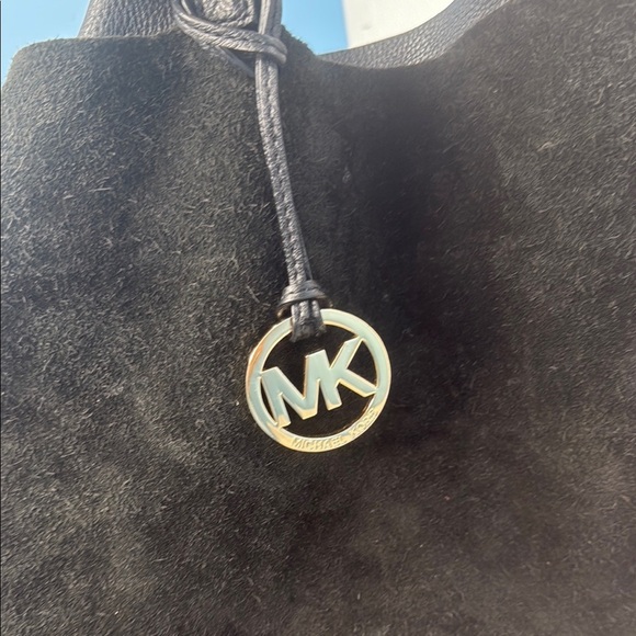 The image shows a Michael Kors Colgate Reversible Grab Bag in black. - Picture 11 of 11